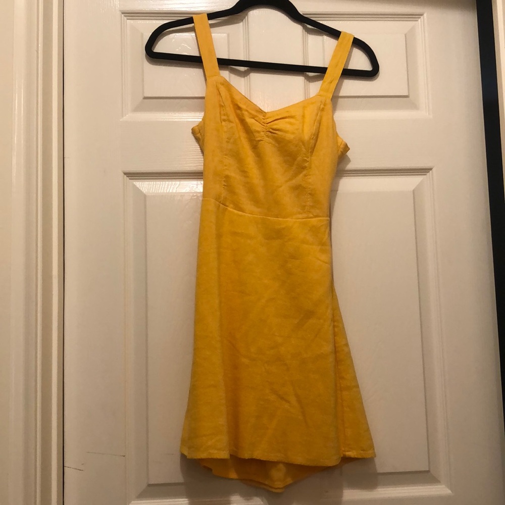 Cute yellow dress!!